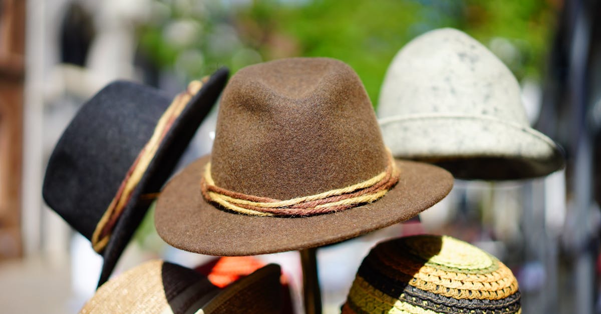 découvrez notre collection de chapeaux tendance, parfaits pour toutes les occasions. que vous recherchiez un style élégant, décontracté ou sportif, trouvez le chapeau qui complétera votre look tout en vous protégeant du soleil. classiques ou modernes, nos modèles varient pour satisfaire tous les goûts.