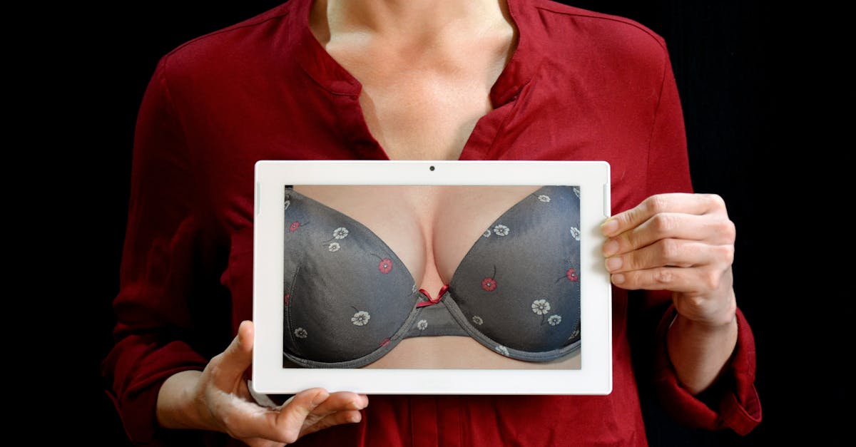 découvrez notre collection de lingerie raffinée et séduisante, alliant confort et élégance. explorez des modèles variés pour toutes les silhouettes et toutes les occasions, conçus pour sublimer votre féminité.