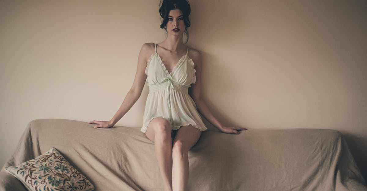 découvrez notre collection de lingerie élégante et féminine, conçue pour sublimer votre silhouette tout en vous offrant un confort inégalé. explorez des ensembles de qualité, des dentelles délicates et des coupes modernes qui vous feront vous sentir belle et confiante en toutes circonstances.