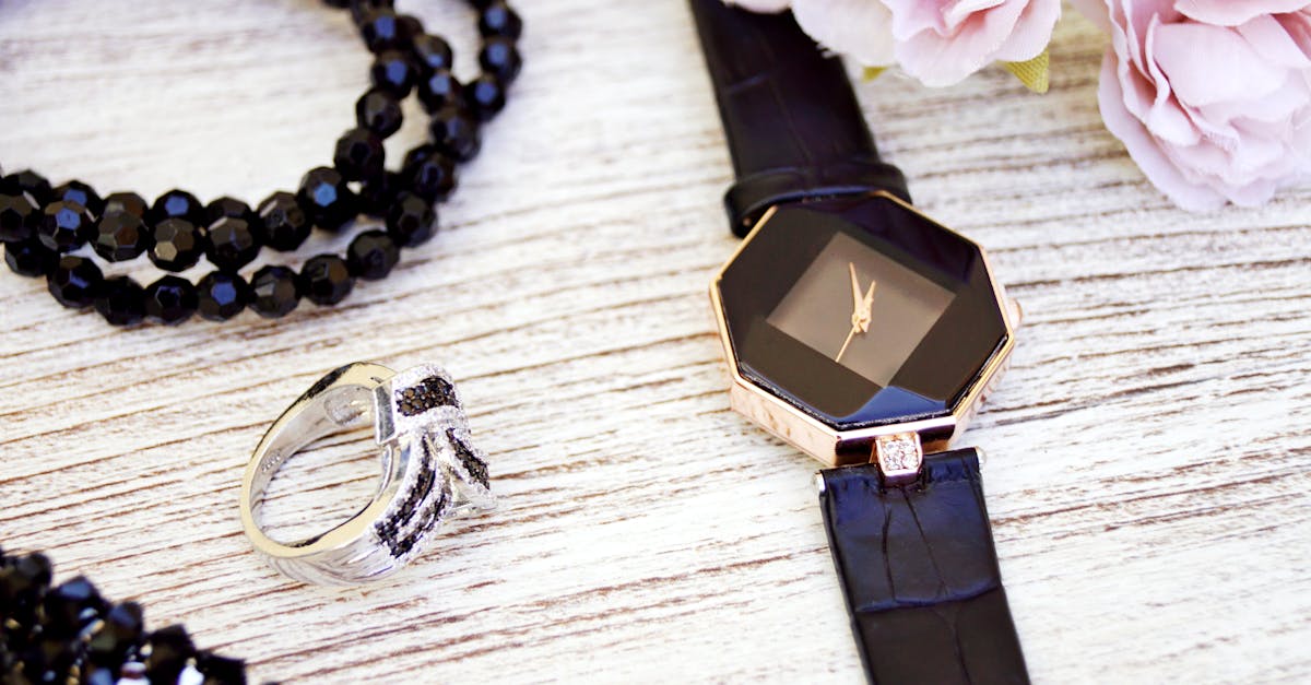 découvrez notre collection d'accessoires tendance qui ajoutent une touche unique à votre style. que ce soit pour rehausser votre tenue ou pour offrir un cadeau parfait, trouvez ici les pièces indispensables qui vous feront briller.