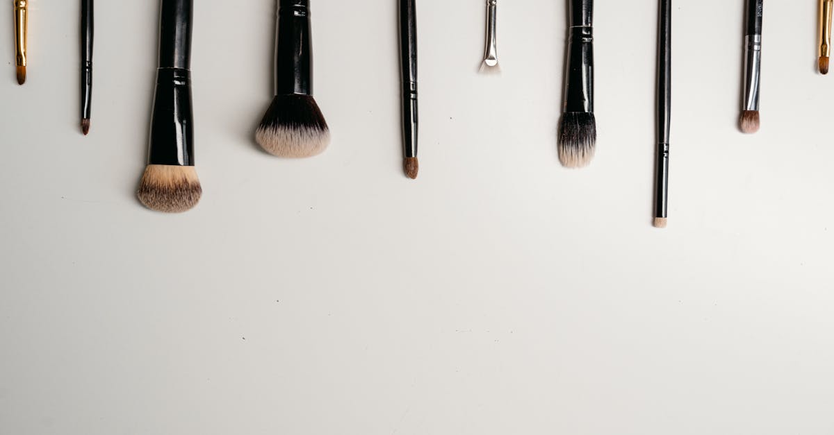 découvrez des astuces et conseils pratiques pour une organisation efficace de votre maquillage. transformez votre routine beauté avec des solutions astucieuses pour ranger et accéder facilement à vos produits de maquillage.
