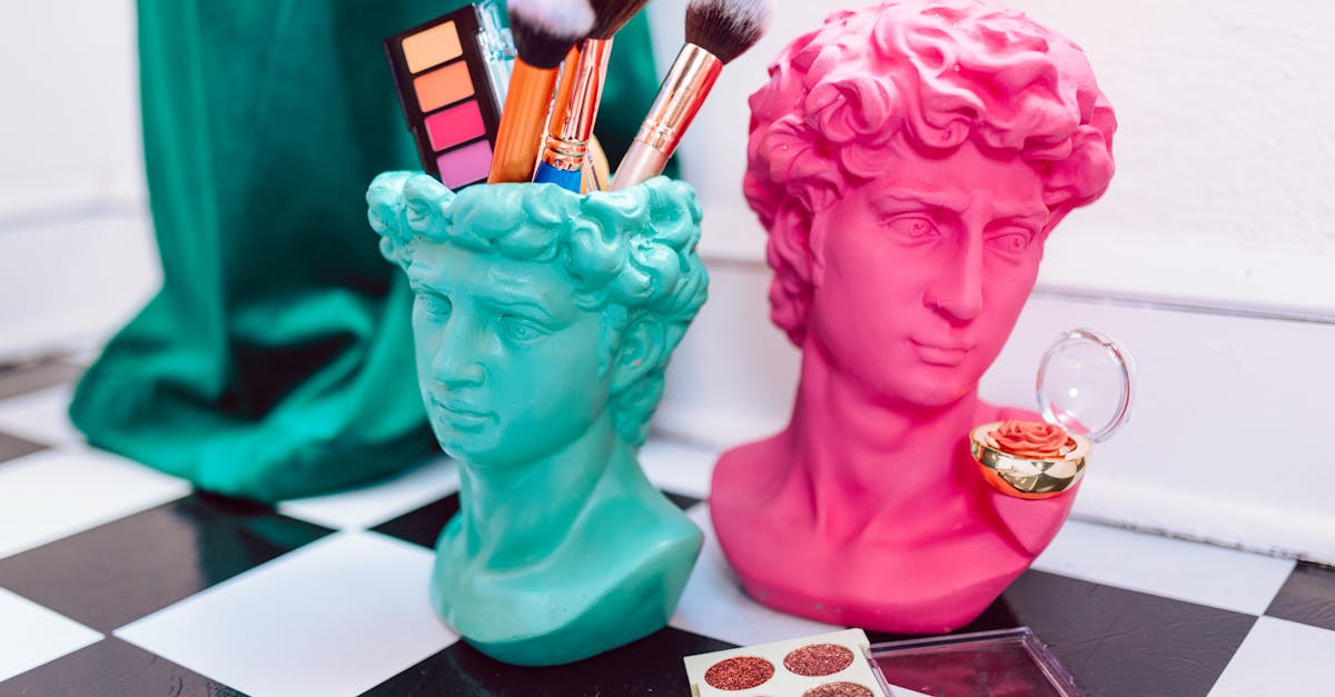 découvrez nos astuces et conseils pour une organisation optimale de votre maquillage. transformez votre routine beauté en un espace organisé et pratique, tout en accédant facilement à vos produits préférés.
