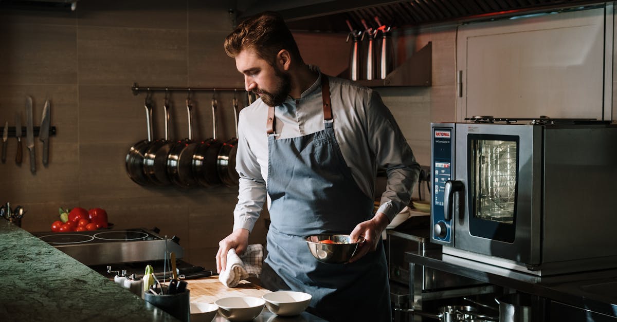 découvrez nos meilleurs conseils de cuisine pour améliorer vos recettes, gagner du temps en cuisine et réussir tous vos plats, même en tant que débutant !
